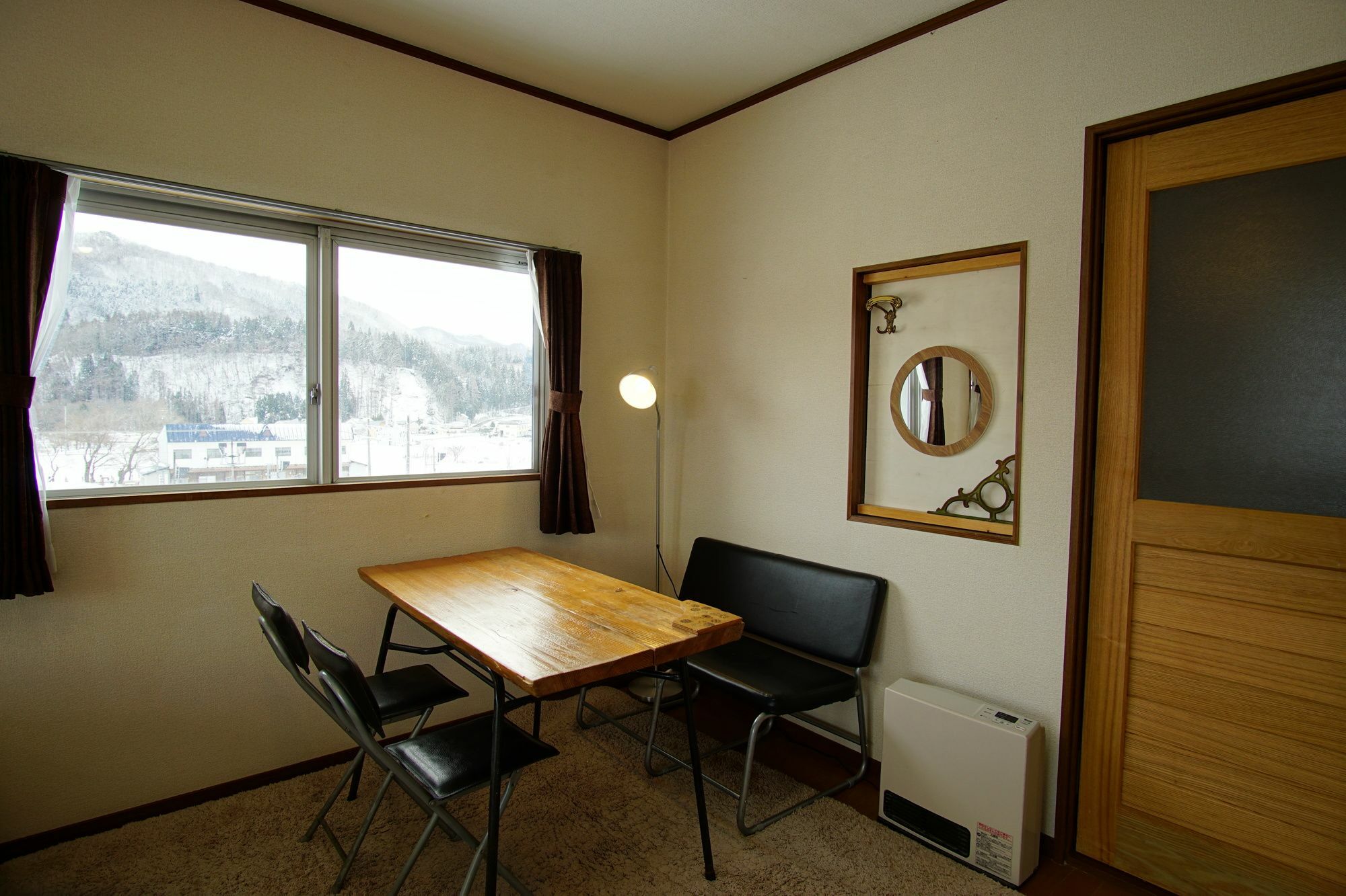 Hakuba Station Guesthouse En Eksteriør bilde